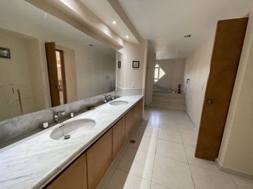 VENTA DE DEPARTAMENTO  EN LOMAS COUNTRY CLUB