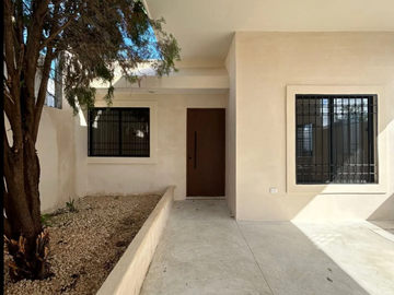 PRECIOSA casa REMODELADA e impecable de un piso