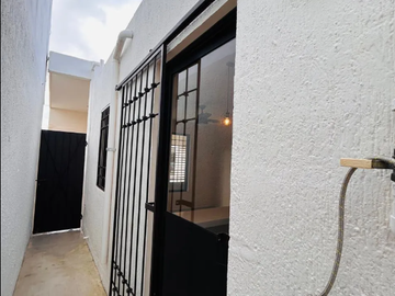 PRECIOSA casa REMODELADA e impecable de un piso