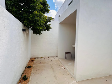 PRECIOSA casa REMODELADA e impecable de un piso