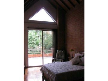 VENDO HERMOSA CASA EN SURAMERICA CERCA A TODO UNIDAD COMPLETA