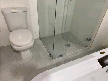 VENDO HERMOSA CASA EN SURAMERICA CERCA A TODO UNIDAD COMPLETA