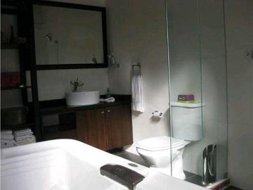 VENDO HERMOSA CASA EN SURAMERICA CERCA A TODO UNIDAD COMPLETA
