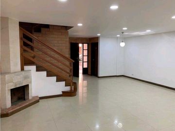 VENDO HERMOSA CASA EN SURAMERICA CERCA A TODO UNIDAD COMPLETA