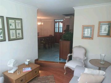 VENDO CASA SURAMERICA PARTE BAJA CERCA AL MALL DE LA 77 SUR