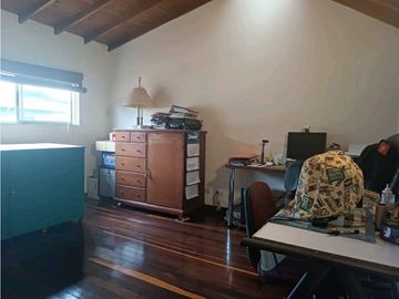 VENDO CASA SURAMERICA PARTE BAJA CERCA AL MALL DE LA 77 SUR