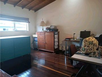 VENDO CASA SURAMERICA PARTE BAJA CERCA AL MALL DE LA 77 SUR