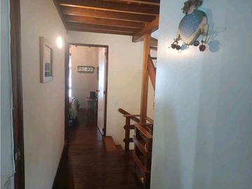 VENDO CASA SURAMERICA PARTE BAJA CERCA AL MALL DE LA 77 SUR