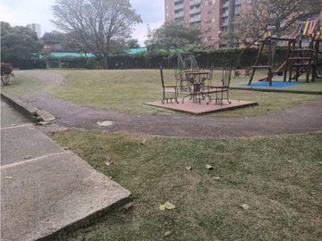 VENDO CASA SURAMERICA PARTE BAJA CERCA AL MALL DE LA 77 SUR