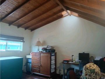 VENDO CASA SURAMERICA PARTE BAJA CERCA AL MALL DE LA 77 SUR