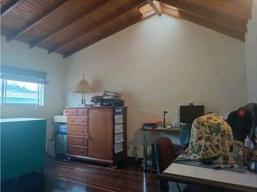 VENDO CASA SURAMERICA PARTE BAJA CERCA AL MALL DE LA 77 SUR