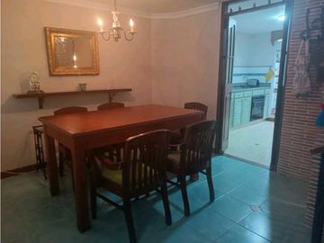 VENDO CASA SURAMERICA PARTE BAJA CERCA AL MALL DE LA 77 SUR