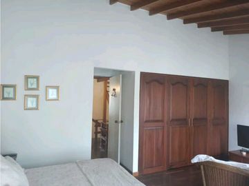 VENDO CASA SURAMERICA PARTE BAJA CERCA AL MALL DE LA 77 SUR