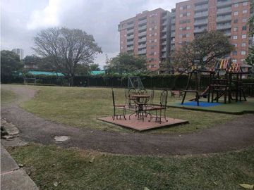 VENDO CASA SURAMERICA PARTE BAJA CERCA AL MALL DE LA 77 SUR