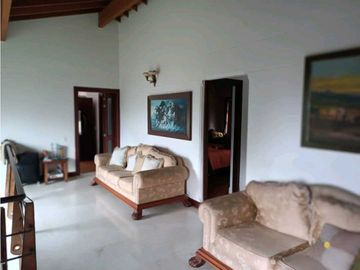 CASA SURAMERICA NO ADOSADA DOBLE LOTE PISCINA PRIVADA CON ZONA VERDE