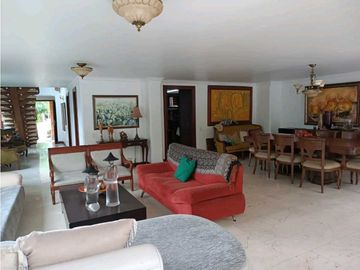 CASA SURAMERICA NO ADOSADA DOBLE LOTE PISCINA PRIVADA CON ZONA VERDE