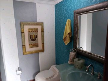 CASA SURAMERICA NO ADOSADA DOBLE LOTE PISCINA PRIVADA CON ZONA VERDE
