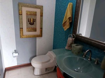 CASA SURAMERICA NO ADOSADA DOBLE LOTE PISCINA PRIVADA CON ZONA VERDE