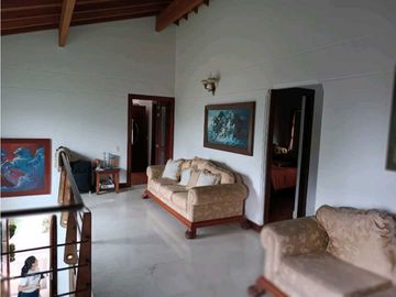 CASA SURAMERICA NO ADOSADA DOBLE LOTE PISCINA PRIVADA CON ZONA VERDE