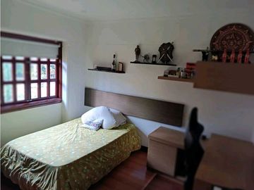 CASA SURAMERICA NO ADOSADA DOBLE LOTE PISCINA PRIVADA CON ZONA VERDE