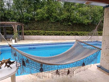 CASA SURAMERICA NO ADOSADA DOBLE LOTE PISCINA PRIVADA CON ZONA VERDE