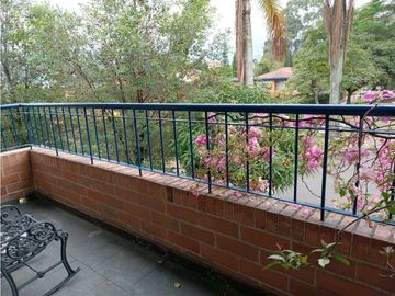 CASA SURAMERICA NO ADOSADA DOBLE LOTE PISCINA PRIVADA CON ZONA VERDE