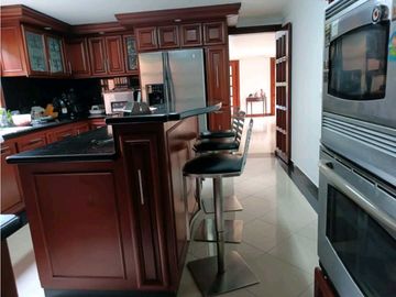 CASA SURAMERICA NO ADOSADA DOBLE LOTE PISCINA PRIVADA CON ZONA VERDE
