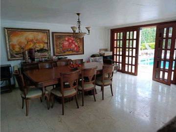 CASA SURAMERICA NO ADOSADA DOBLE LOTE PISCINA PRIVADA CON ZONA VERDE