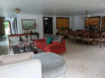 CASA SURAMERICA NO ADOSADA DOBLE LOTE PISCINA PRIVADA CON ZONA VERDE