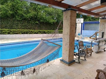 CASA SURAMERICA NO ADOSADA DOBLE LOTE PISCINA PRIVADA CON ZONA VERDE