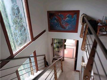 CASA SURAMERICA NO ADOSADA DOBLE LOTE PISCINA PRIVADA CON ZONA VERDE