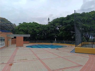 CASA SURAMERICA NO ADOSADA DOBLE LOTE PISCINA PRIVADA CON ZONA VERDE