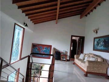 CASA SURAMERICA NO ADOSADA DOBLE LOTE PISCINA PRIVADA CON ZONA VERDE