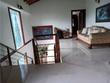 CASA SURAMERICA NO ADOSADA DOBLE LOTE PISCINA PRIVADA CON ZONA VERDE