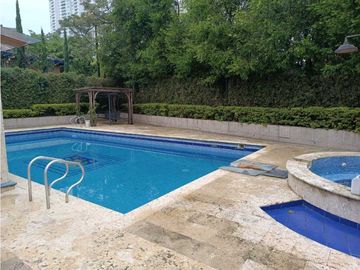 CASA SURAMERICA NO ADOSADA DOBLE LOTE PISCINA PRIVADA CON ZONA VERDE