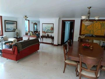 CASA SURAMERICA NO ADOSADA DOBLE LOTE PISCINA PRIVADA CON ZONA VERDE