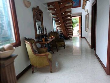 CASA SURAMERICA NO ADOSADA DOBLE LOTE PISCINA PRIVADA CON ZONA VERDE