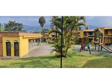 HERMOSA CASA EN SURAMERICA CERCA AL MALL PRINCIPAL UNIDAD COMPLETA