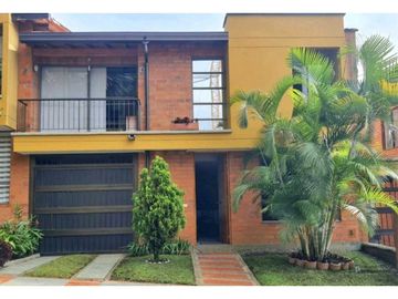 HERMOSA CASA EN SURAMERICA CERCA AL MALL PRINCIPAL UNIDAD COMPLETA