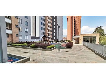 Vendo apto en perfecto estado Los Parras piso alto con buena vista