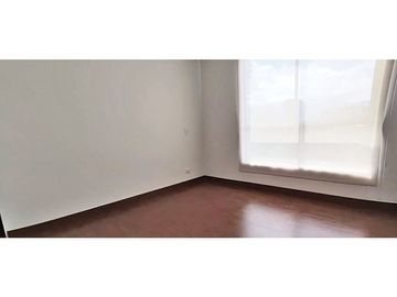 Vendo apto en perfecto estado Los Parras piso alto con buena vista