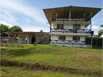 CHALET PARA LA VENTA  - TEBAIDA