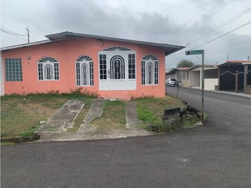 SE VENDE CASA EN VILLA BELEN.