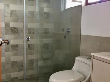 Venta casa La Armenia Quito, 3 dormitorios junto a Plaza comercial