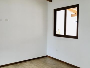 Venta casa La Armenia Quito, 3 dormitorios junto a Plaza comercial