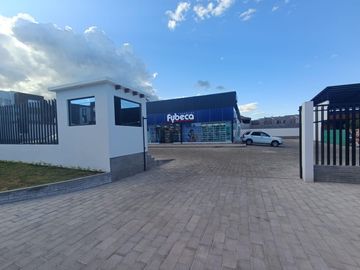 Venta casa La Armenia Quito, 3 dormitorios junto a Plaza comercial
