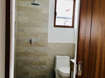 Venta casa La Armenia Quito, 3 dormitorios junto a Plaza comercial