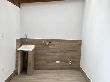 Venta casa La Armenia Quito, 3 dormitorios junto a Plaza comercial