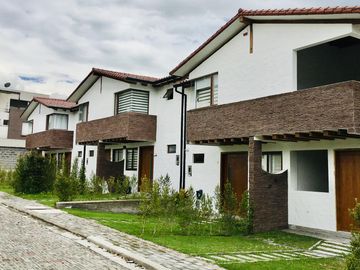 Venta casa tipo hacienda La Armenia -frente al cerro Ilaló