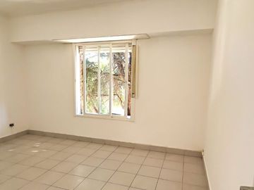 Departamento en venta de 2 dormitorios c/ cochera en Tandil